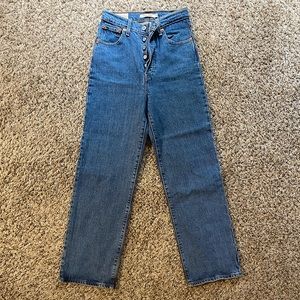 Levi’s Ribcage Straight Ankle Jeans 25